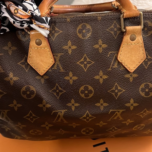 Authentic Louis Vuitton Speedy 30 monogram - Picture 7 of 16